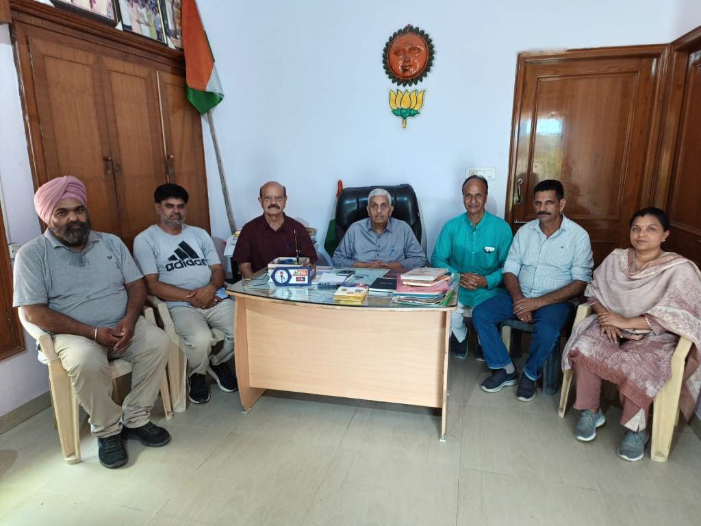 जो सरकार अपने सरपंच को सुरक्षित नहीं रख सकी उससे आम आदमी की सुरक्षा की आस क्या तीक्ष्ण सूद